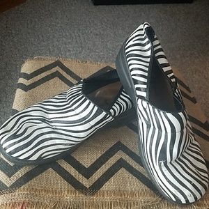 Duck head Zebra print shoes
